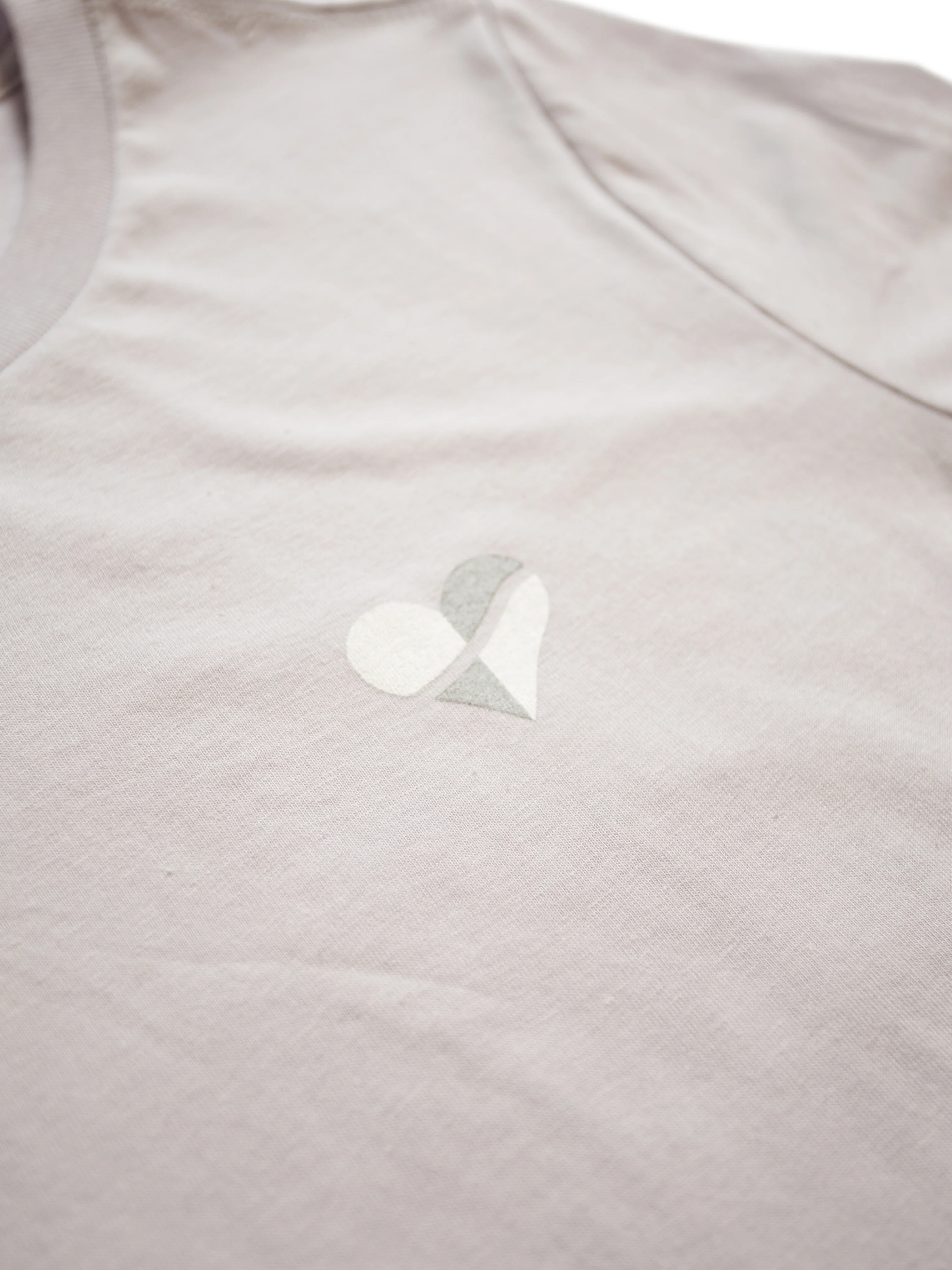 Heartbreak Women's Small Battleshield Heart Logo Tee - Image 16