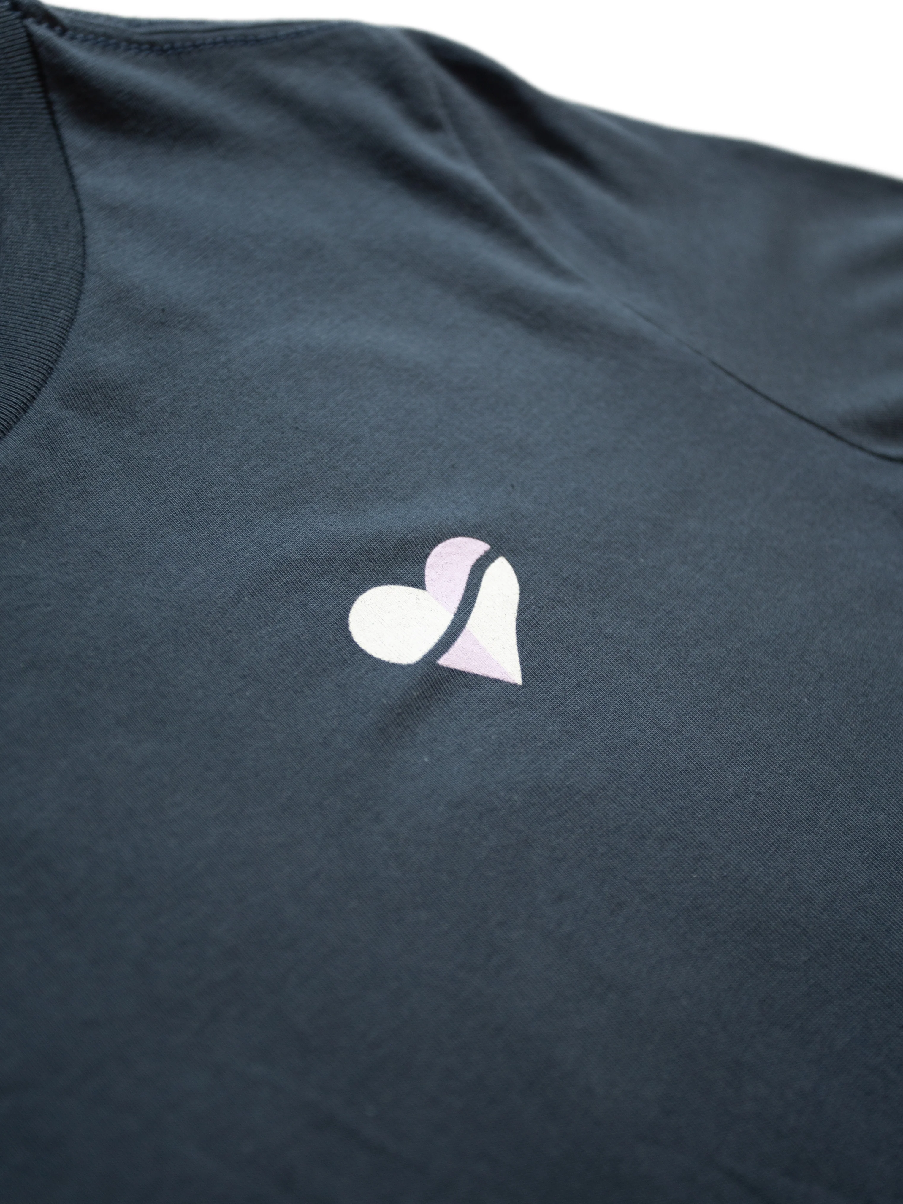 Heartbreak Women's Small Battleshield Heart Logo Tee - Image 7