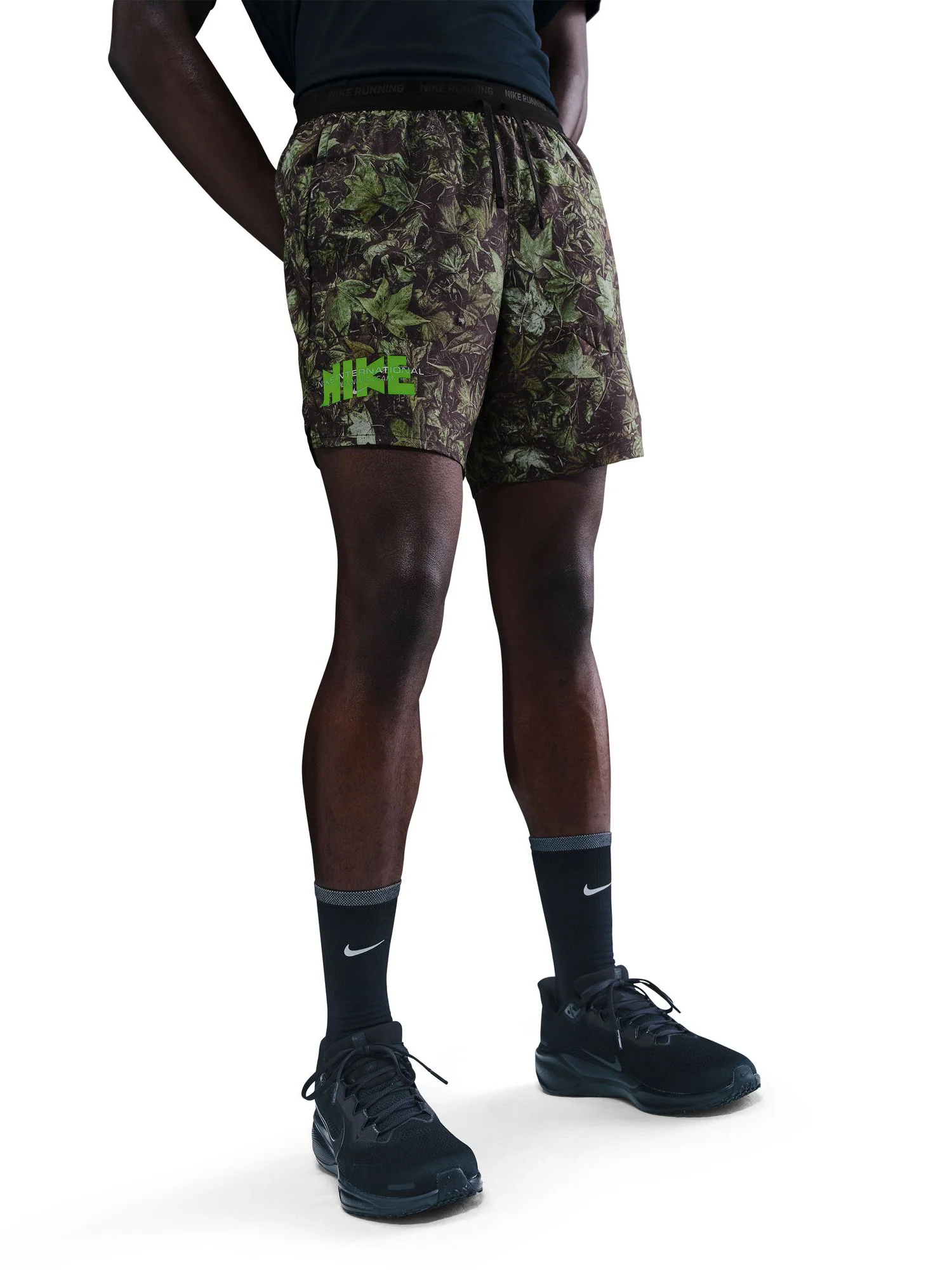 Nike Men's Stride Dri-FIT 7" Brief-Lined Printed Running Shorts - Image 2